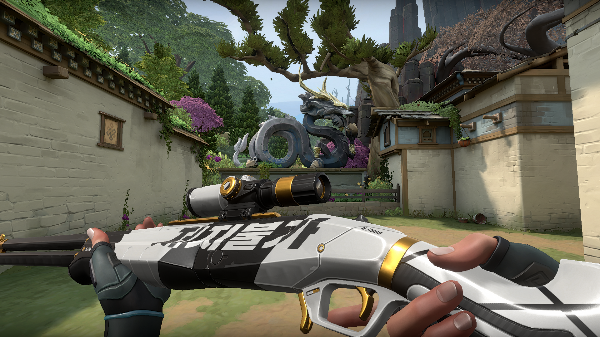 How to Use VALORANT's New Gun: The Outlaw